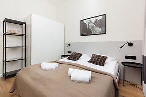 Apartment With Parking by Renters