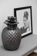 Apartment With Parking by Renters