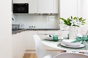 Apartment With Parking by Renters