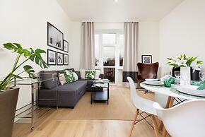 Apartment With Parking by Renters