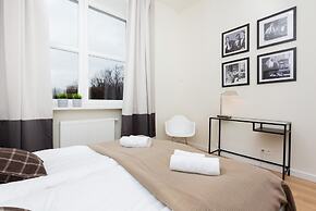 Apartment With Parking by Renters