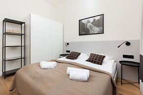 Apartment With Parking by Renters