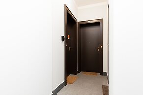 Apartment With Parking by Renters