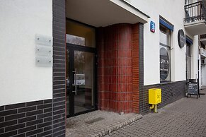 Apartment With Parking by Renters