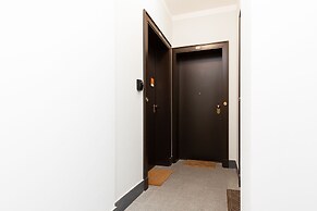 Apartment With Parking by Renters