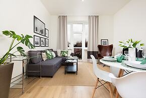 Apartment With Parking by Renters