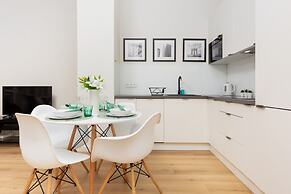 Apartment With Parking by Renters