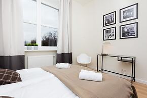 Apartment With Parking by Renters