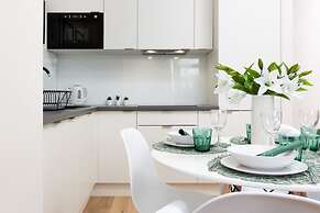 Apartment With Parking by Renters