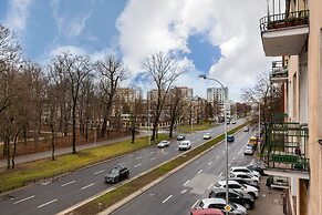 Apartment With Parking by Renters