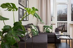 Apartment With Parking by Renters