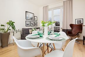 Apartment With Parking by Renters