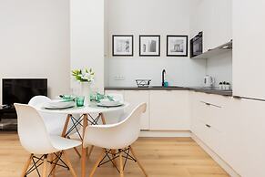 Apartment With Parking by Renters