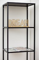 Apartment With Parking by Renters