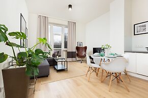 Apartment With Parking by Renters