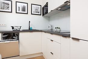 Apartment With Parking by Renters