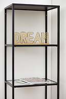 Apartment With Parking by Renters