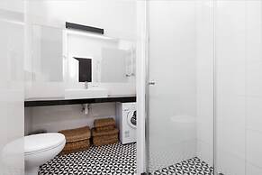 Apartment With Parking by Renters