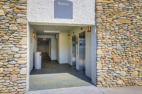 Elegant Pigeon Forge Condo w/ Golf Course View!