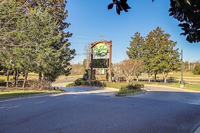 Elegant Pigeon Forge Condo w/ Golf Course View!