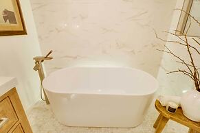 Beautiful Bigfork Condo w/ Hot Tub Access!