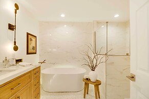 Beautiful Bigfork Condo w/ Hot Tub Access!