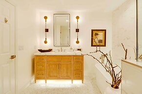 Beautiful Bigfork Condo w/ Hot Tub Access!