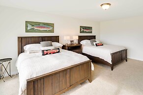 Beautiful Bigfork Condo w/ Hot Tub Access!