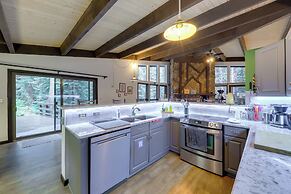 Mid-century Cabin: Creekside, Easy Access to I-70