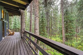 Mid-century Cabin: Creekside, Easy Access to I-70