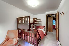 Mid-century Cabin: Creekside, Easy Access to I-70
