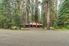 Mid-century Cabin: Creekside, Easy Access to I-70