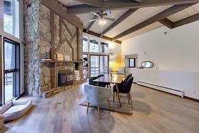 Mid-century Cabin: Creekside, Easy Access to I-70