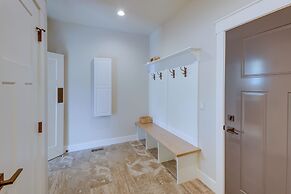 Red Lodge Home w/ Private Hot Tub & Fire Pit!