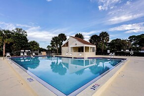 5 Mi to Beach: Jupiter Townhome w/ Pool Access
