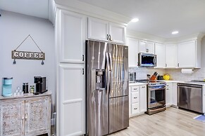 5 Mi to Beach: Jupiter Townhome w/ Pool Access