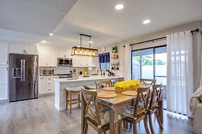 5 Mi to Beach: Jupiter Townhome w/ Pool Access