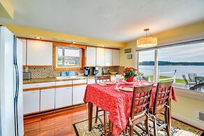 Bayfront Port Hadlock Retreat w/ Grill & Deck!