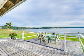 Bayfront Port Hadlock Retreat w/ Grill & Deck!
