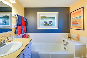 Bayfront Port Hadlock Retreat w/ Grill & Deck!