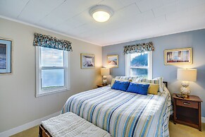 Bayfront Port Hadlock Retreat w/ Grill & Deck!