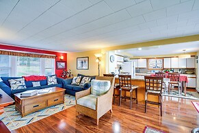 Bayfront Port Hadlock Retreat w/ Grill & Deck!