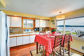 Bayfront Port Hadlock Retreat w/ Grill & Deck!