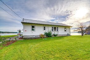 Bayfront Port Hadlock Retreat w/ Grill & Deck!