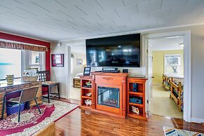 Bayfront Port Hadlock Retreat w/ Grill & Deck!