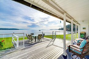 Bayfront Port Hadlock Retreat w/ Grill & Deck!