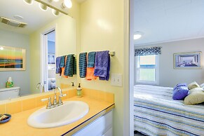 Bayfront Port Hadlock Retreat w/ Grill & Deck!