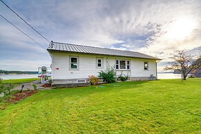 Bayfront Port Hadlock Retreat w/ Grill & Deck!