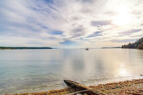 Bayfront Port Hadlock Retreat w/ Grill & Deck!