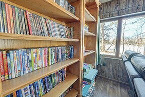 Lakefront Townsend Cabin w/ Fire Pit & Dock!